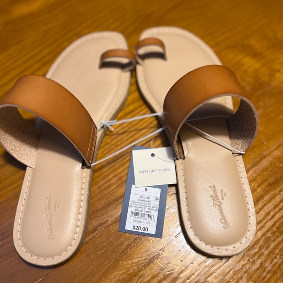 NWT Universal Thread Juno Sandals  Size 9 - Picture 4 of 5
